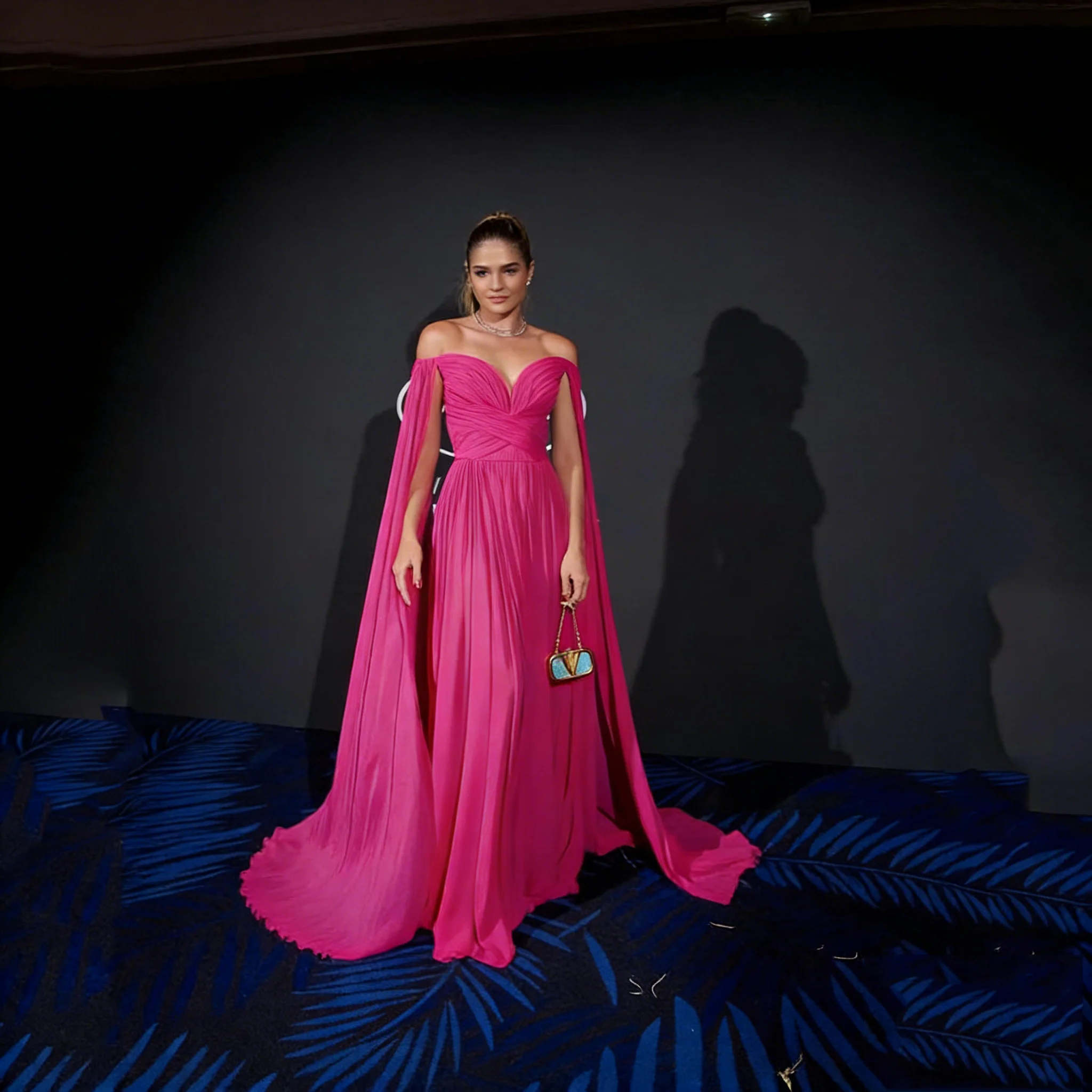 Hot Pink schulterfreies Abendkleid, bodenlang, herzförmiger Ausschnitt, A-Linie, Ballkleid, Partykleid für Damen, individuell gestaltet
