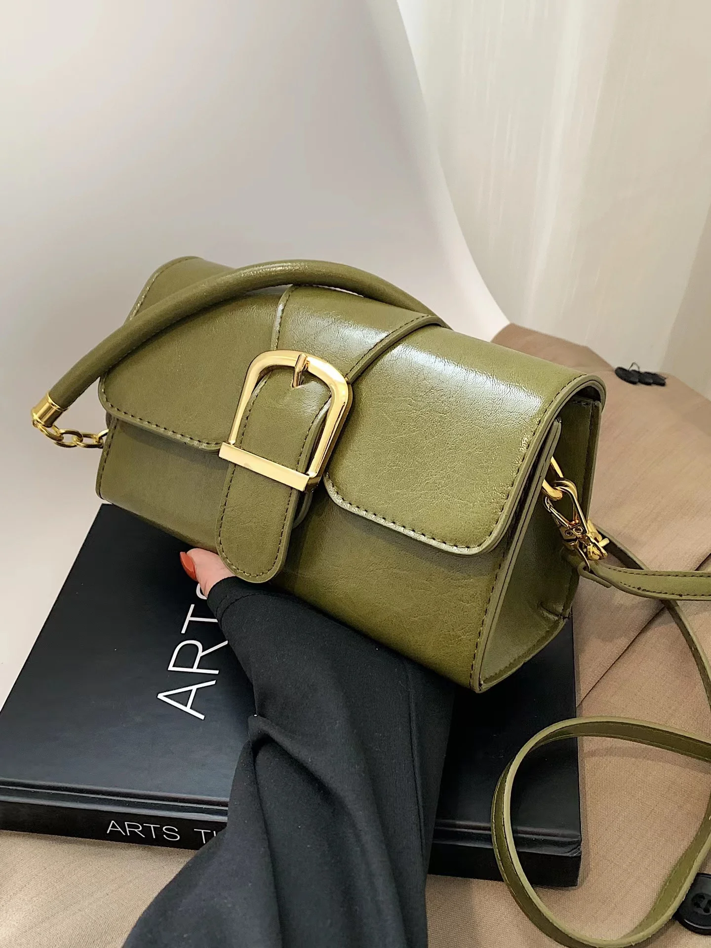 Military Green Crossbody Bag 2023 New Women\'s Vintage Exquisite Lock Design One Shoulder Bag Elegant Versatile Commuter Handbag