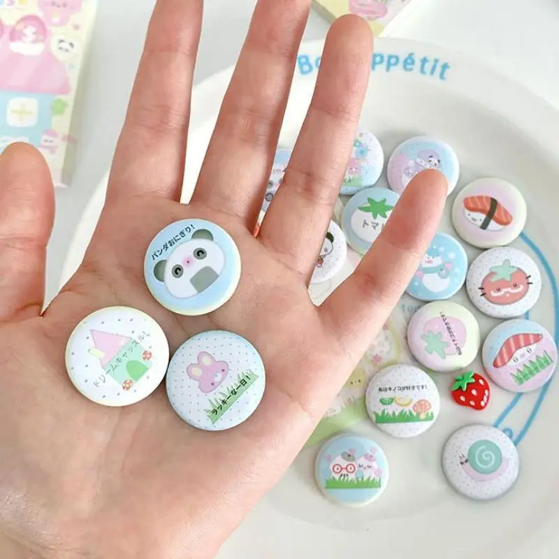 【セール中】日本の昔ながらのミニ漫画ボタンバッジ25mmかわいいブローチピン服アクセサリーDIYバックパックバッグデコレーション