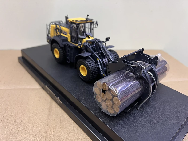 

UH Diecast Alloy 1:50 Scale WA475-10 Wheel Clamping Loader Model Adult Classic Collection Display Ornament Gift Souvenir