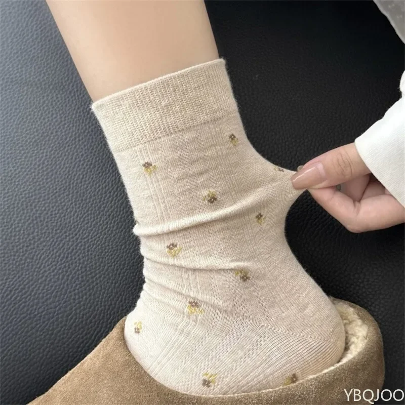 

5 pairs of autumn winter new gentle small floral socks women's pure cotton mid tube socks versatile elegant long tube socks