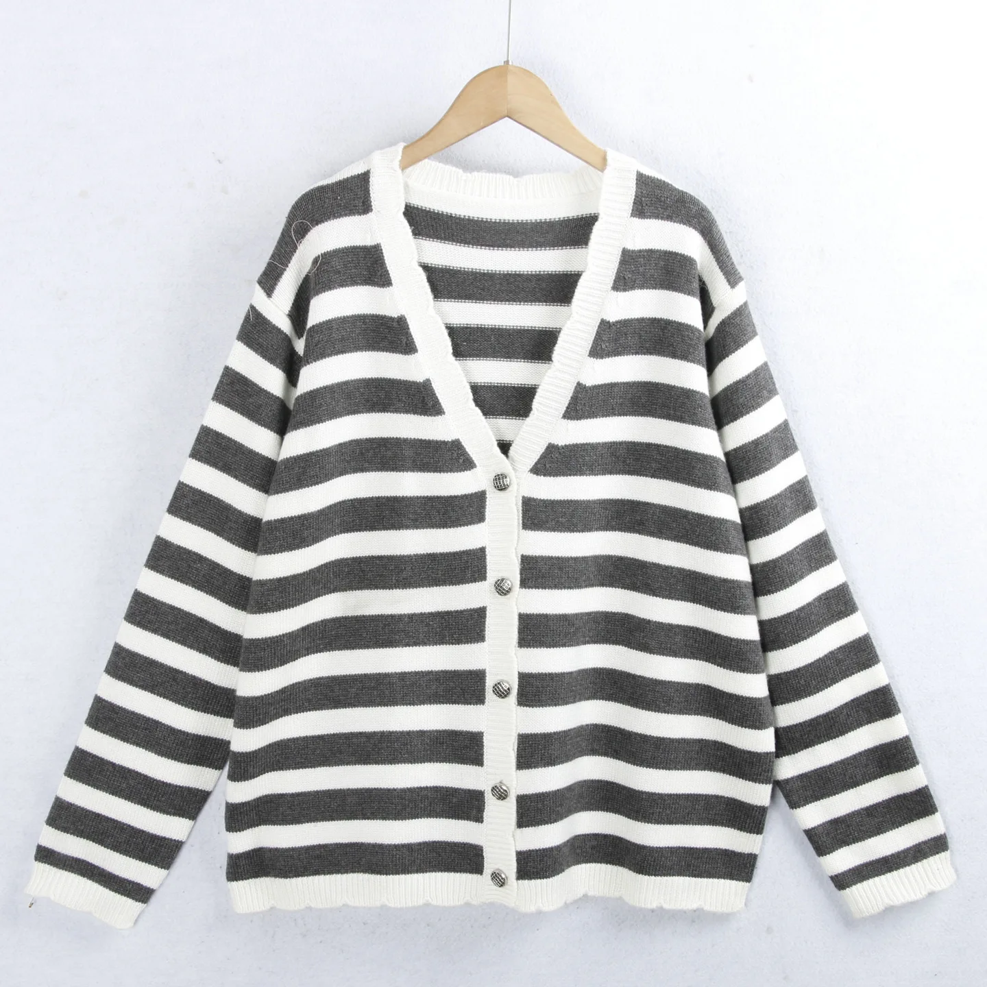 805 سترة محبوكة مخططة مفتوحة للخريف والشتاء V-Ne مقاس كبير كشكش اللون Blo التخسيس زر متعدد الاستخدامات طويل Sve W...