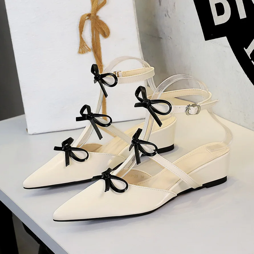 

Новые французские тапочки с острым носком, легкий рот, бант, танкетка, одно слово, пряжка, модные женские полудрагоценные туфли