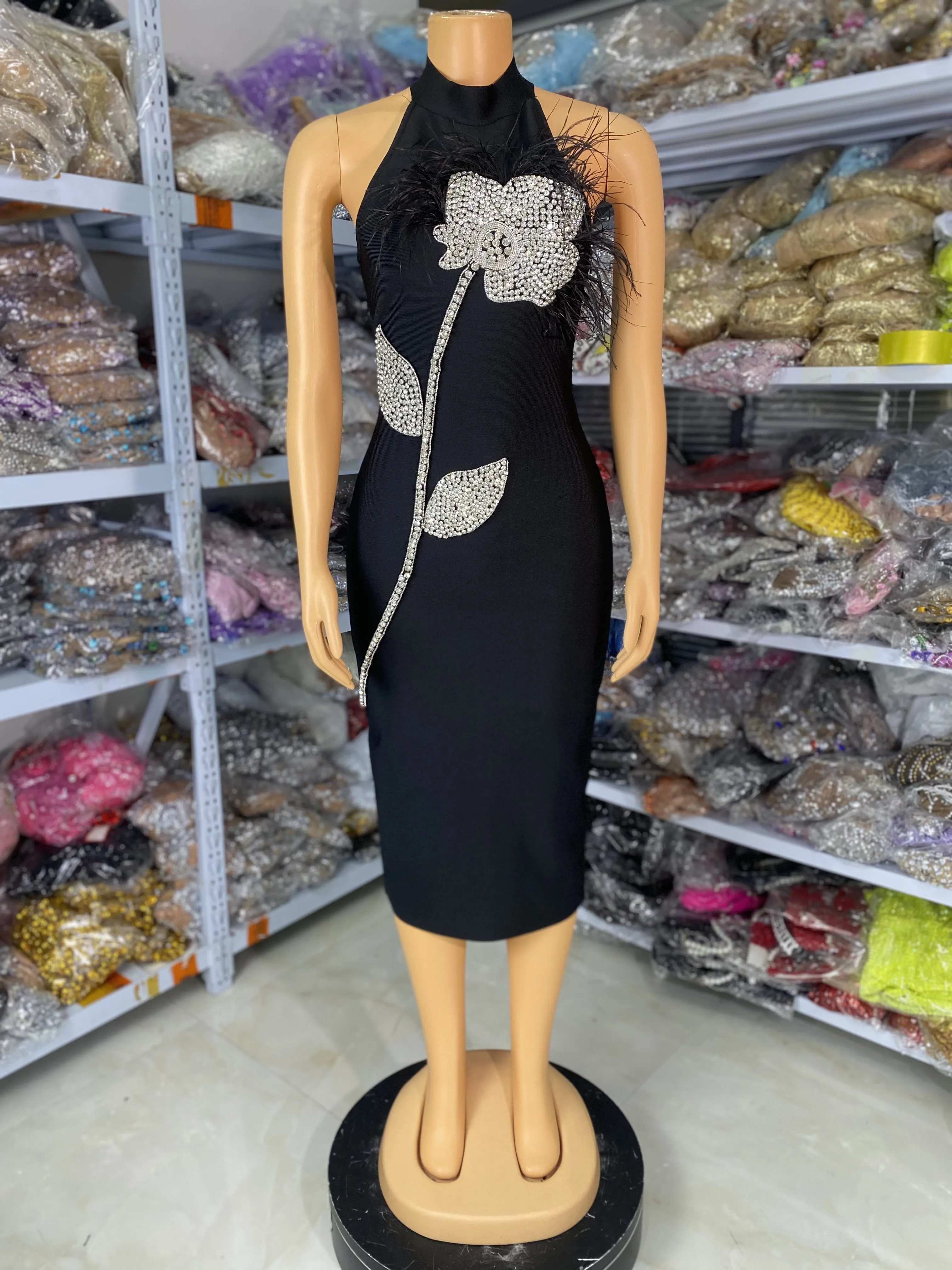 Robe d'anniversaire de luxe pour femmes, noire, fourrure, diamants, fleurs, longueur Midi, moulante, à bandes, vêtements de soirée de célébrité