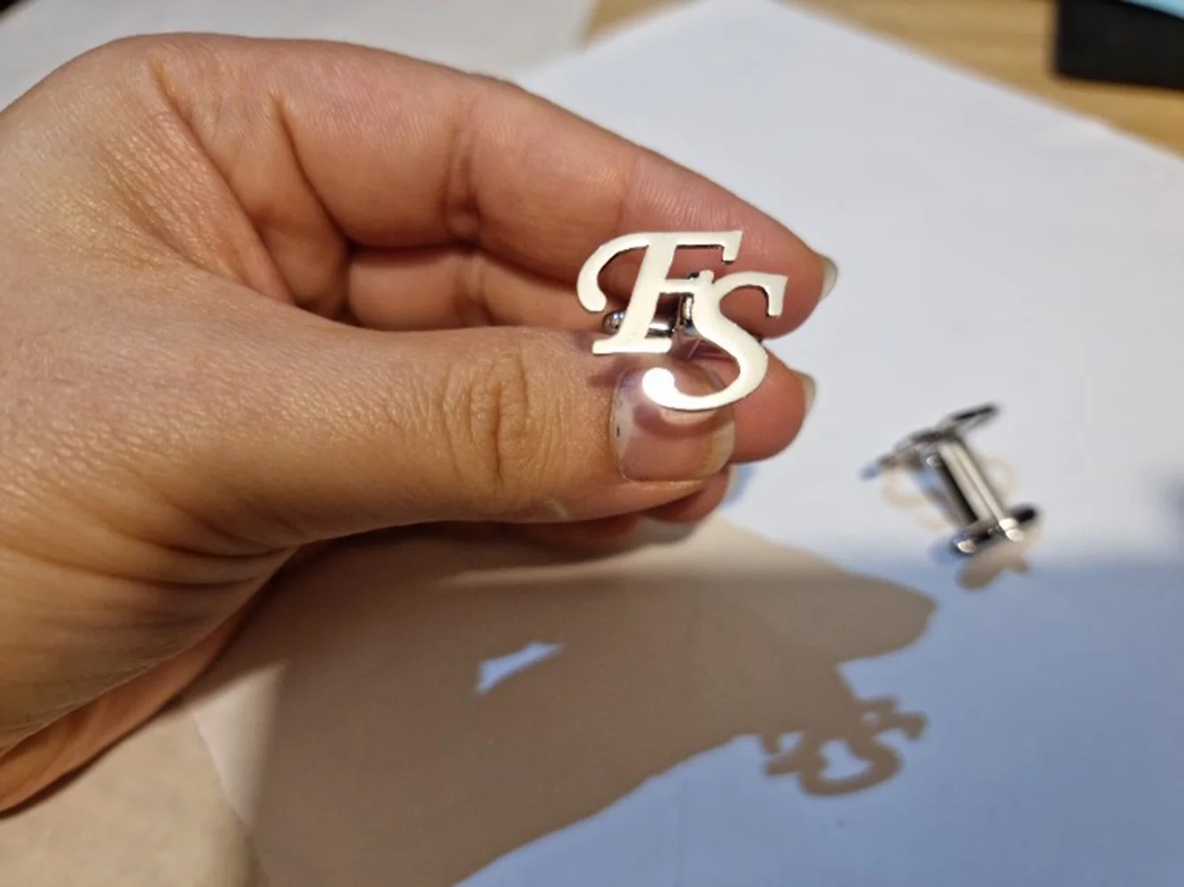 Gemelos personalizados para hombres, logotipo personalizado, nombre, letra, traje de acero inoxidable, botón de camisa, regalo de padrino de boda