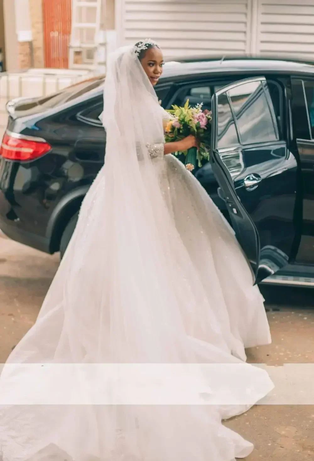 Personalizzato di Lusso Pieno di Perle Che Borda Ballgown Abiti Da Sposa Africani 2025 Maniche Lunghe Abito Da Sposa Abiti Da Sposa
