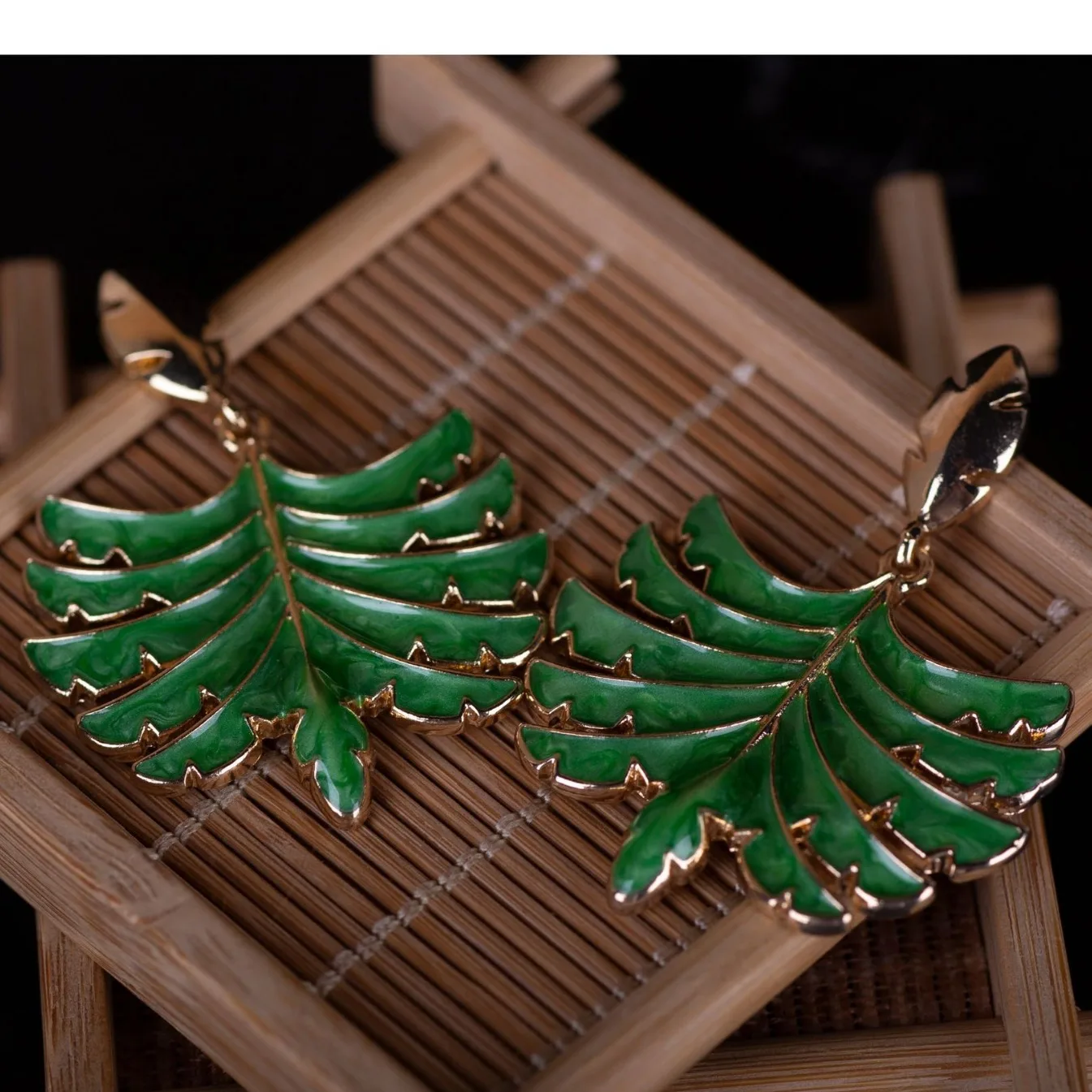 

2024 new French enamel oil green forest style retro exaggerated earrings original handmade earrings female free delivery