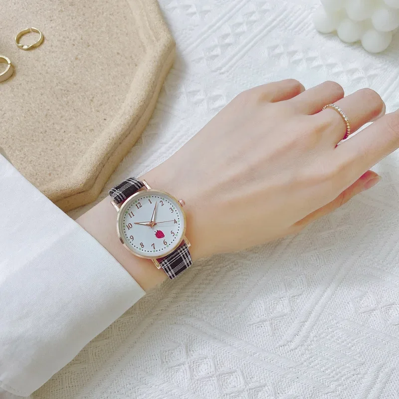 Fashion Plaid Women Watch Set 2Pcs Cute Strawberry Ladies Wristwatch Daisy Flower Bracelet Woman's Leather Quartz Clock Simple