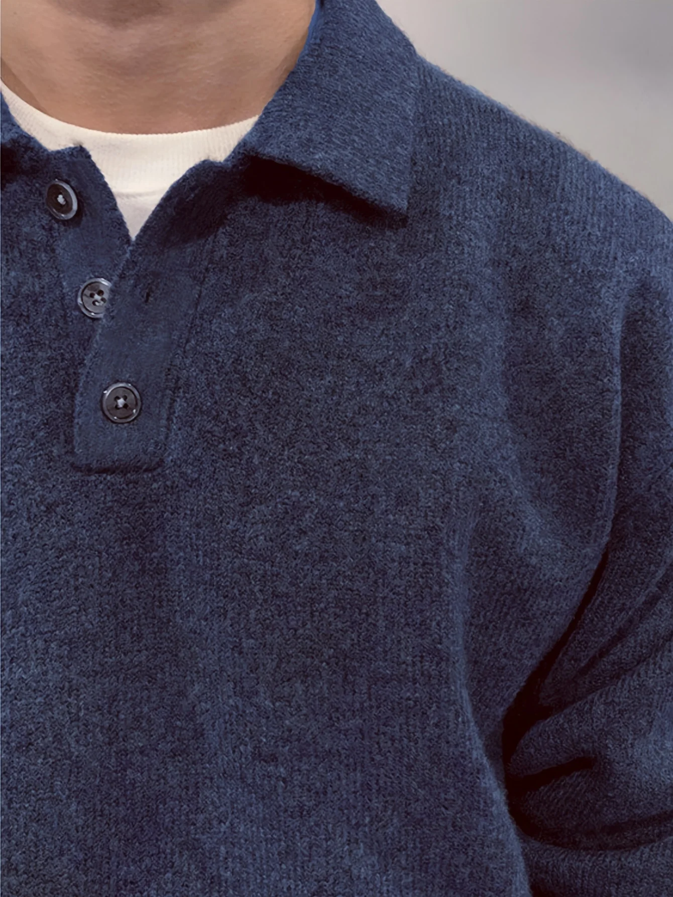 قميص LVLAEA للرجال بأكمام طويلة بلون سادة وياقة بأزرار وياقة خريف وشتاء ملابس مريحة عصرية فضفاضة تناسب نمط المال القديم