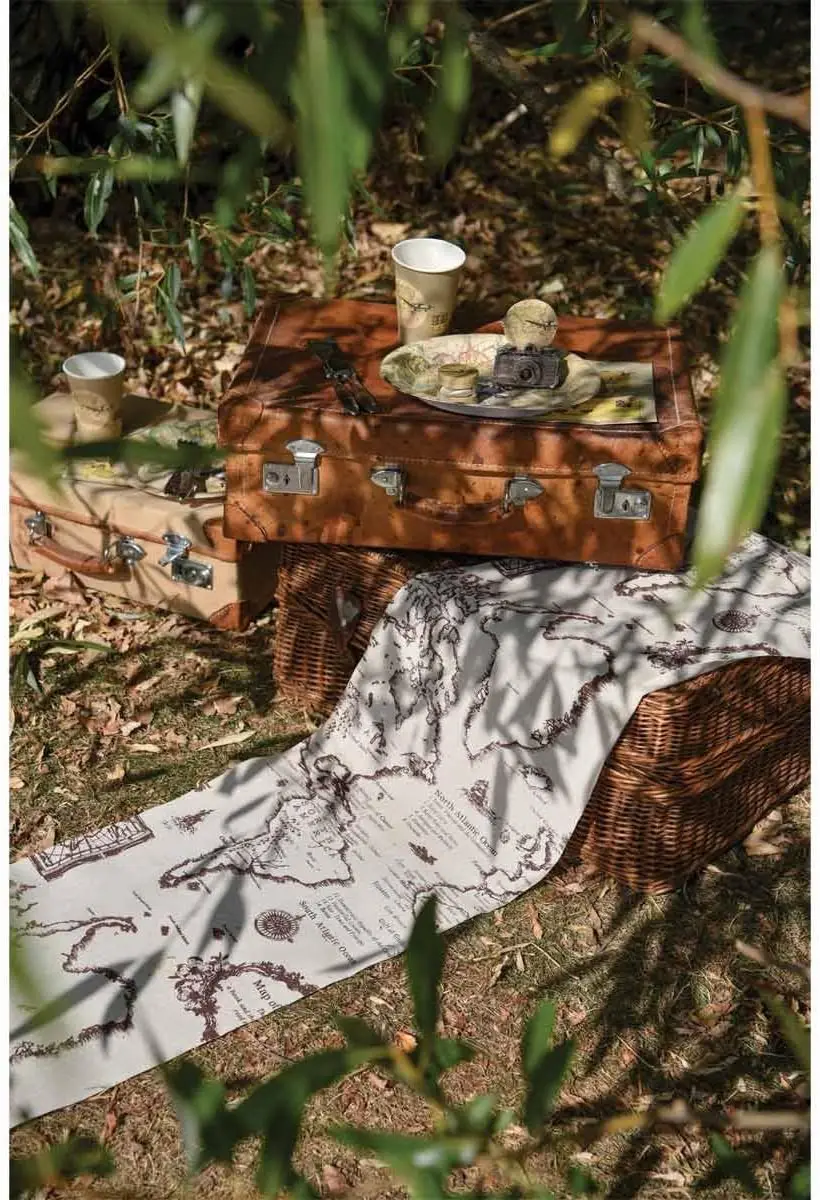 2023 Table Runners Modern Vintage Wood Texture Map Tablecloths Creative Table Runner Table Decoration Party Holiday Table Decor