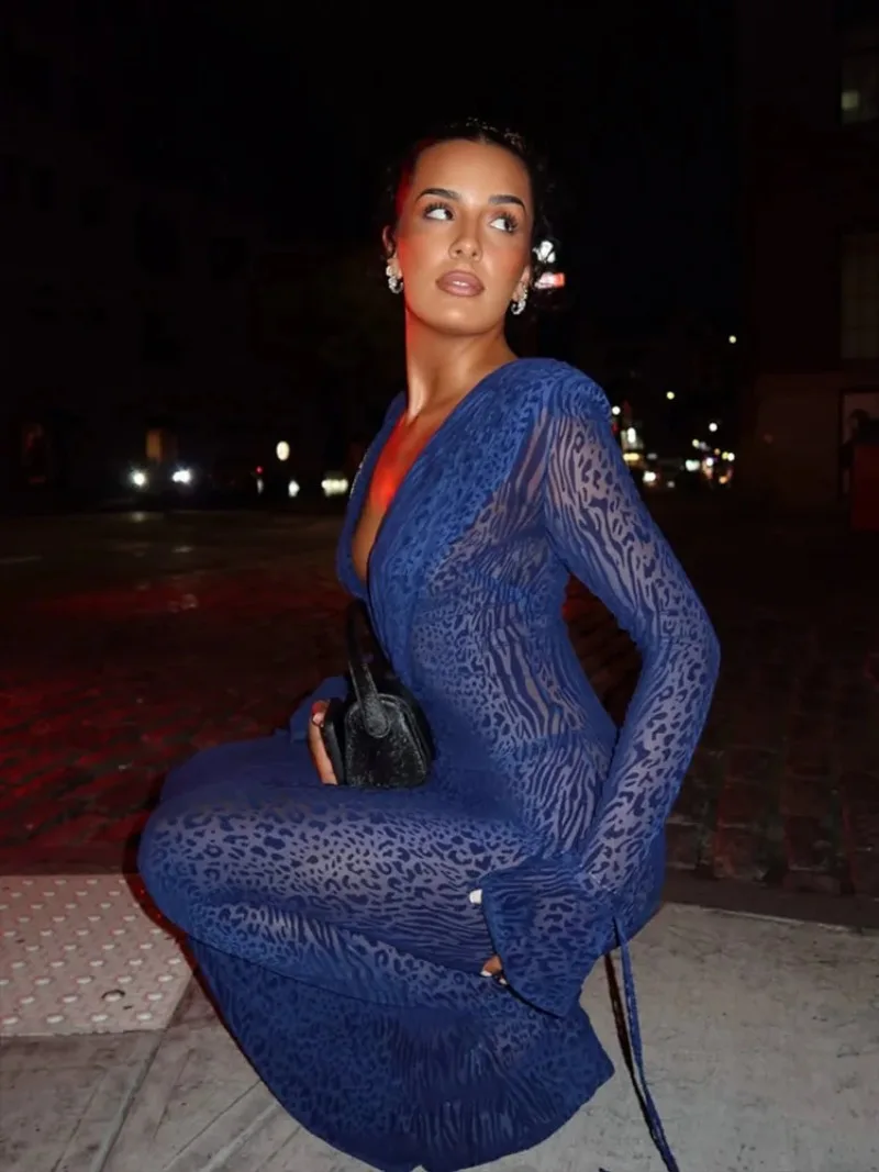 ชุดเดรสผู้หญิงแขนยาวซีทรูลายลูกไม้คอวีแบบสวิง ปี 2025 สไตล์เซ็กซี่สำหรับออกงานปาร์ตี้ แฟชั่นสบายๆ ทรงเข้ารูป