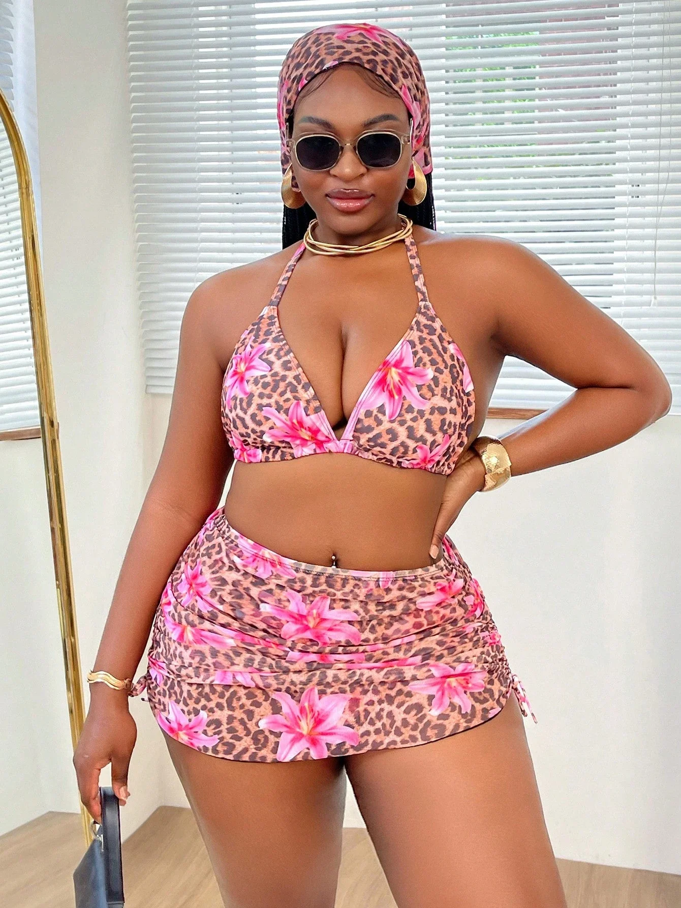 

Женский комплект бикини больших размеров с треугольными топами на бретелях и юбкой на завязках, с цветочным и леопардовым принтом