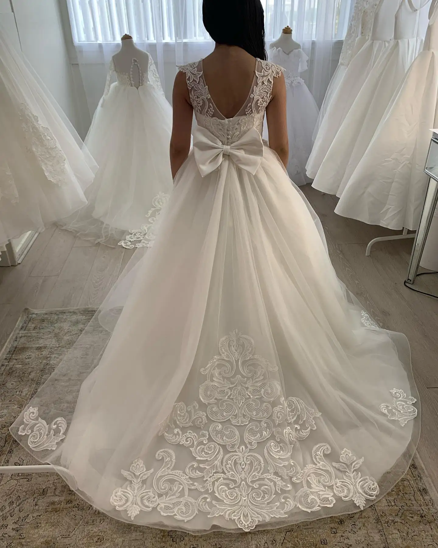 女の子用ホワイト聖体拝領ドレス レースアップリケフラワーガールドレス カントリーウェディング用チュールガールズクリスマスドレス 幼児用