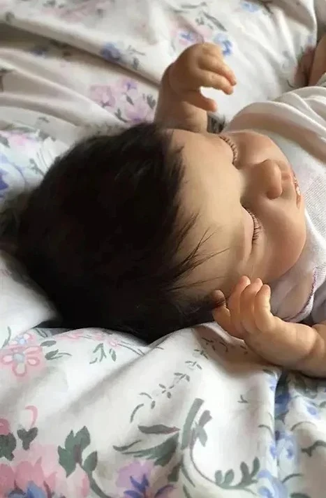 Bambole appena nate per tutto il corpo da 19 pollici fatte a mano realistiche rinate Loulou che dormono al tocco morbido con vene visibili della pelle dipinta in 3D