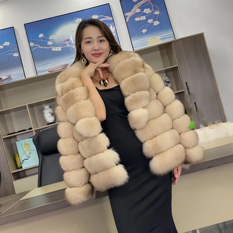 Рисунок 6 - Новая модная женская шуба из натурального лисьего меха