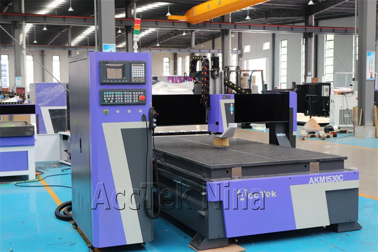 AccTek 1530 1325 2040 木材 MDF アクリル彫刻と切断 Atc CNC ルーター、サーボモーター付き