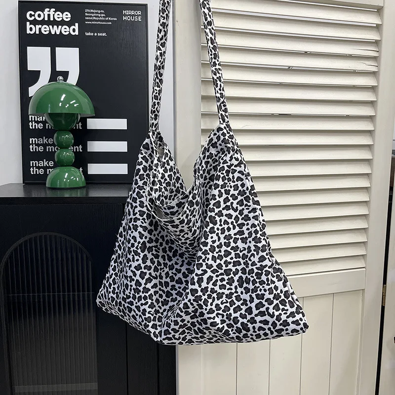 Small leopard print crossbody bag Large capacity single shoulder shopping bag fashion nylon bag bag female bag