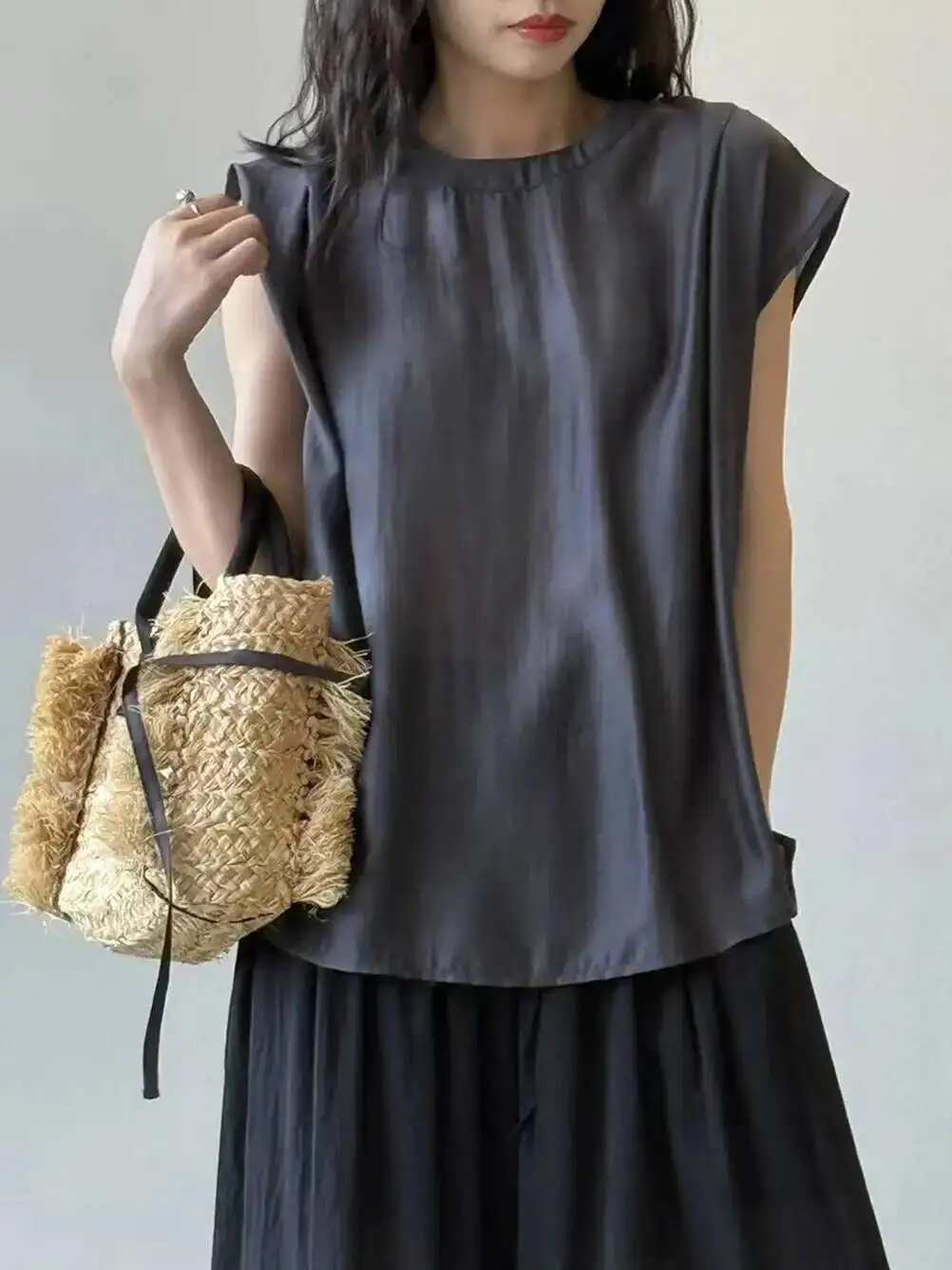 

Women White Big Size Casual Thin Blouse New O-Neck Sleeveless Back Buttons Shirt Fashion Tide Spring Summer