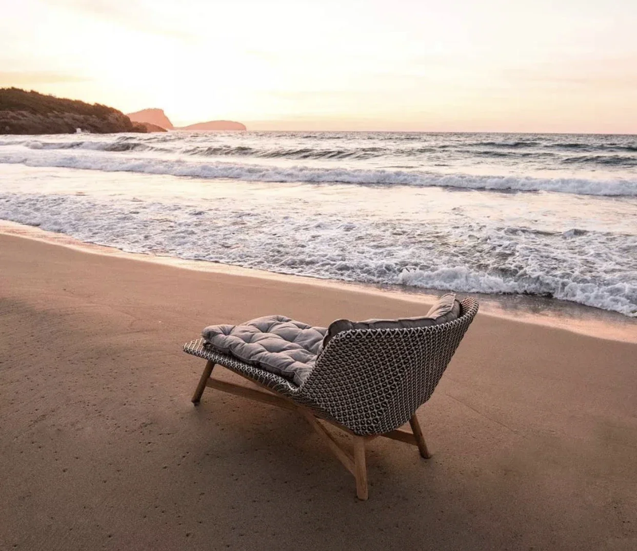 Muebles de ocio, base de madera de teca, respaldo tejido de mimbre, tumbona, tumbona, jardín, piscina, tumbona, crucero, ratán, sol, spa, sofá cama