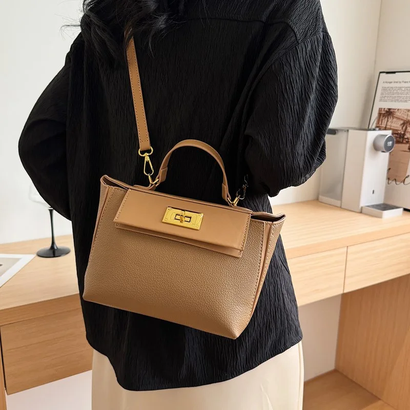 

Элегантная и просторная большая сумка, новинка 2025, кожаная сумка через плечо в винтажном стиле, универсальная сумка через плечо и кошелек с верхней ручкой