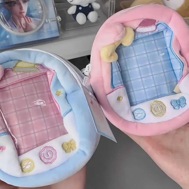 

Новая игровая консоль Тамагочи в форме куклы сумка для девочек Kawaii подвески 10 см стильные сумки для хранения кукол оригинальный дизайн праздничные подарки