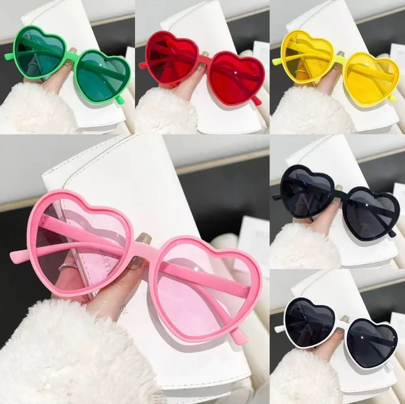 Classic Heart-Shaped Peach Heart Women Sunglasses Fashion and Quirky Decorative Sun Glasses Outdoor Photography Eyewear