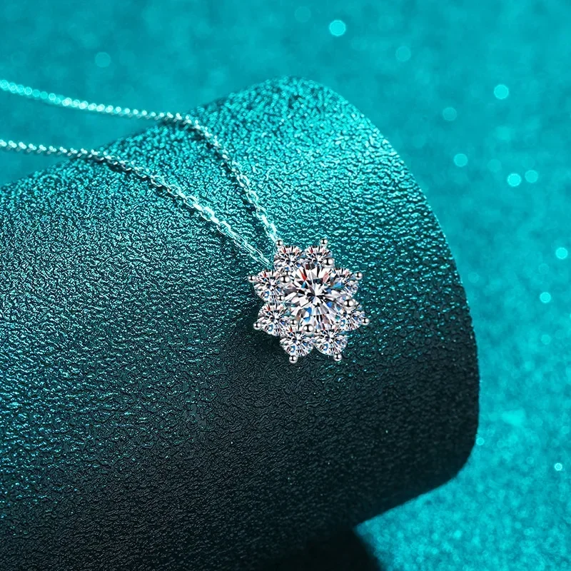 Exquisite Store PT950 Platinum 1/2ct Moissanite Pendant for Women, Luxury Sunflower Necklace for Girlfriend Wedding