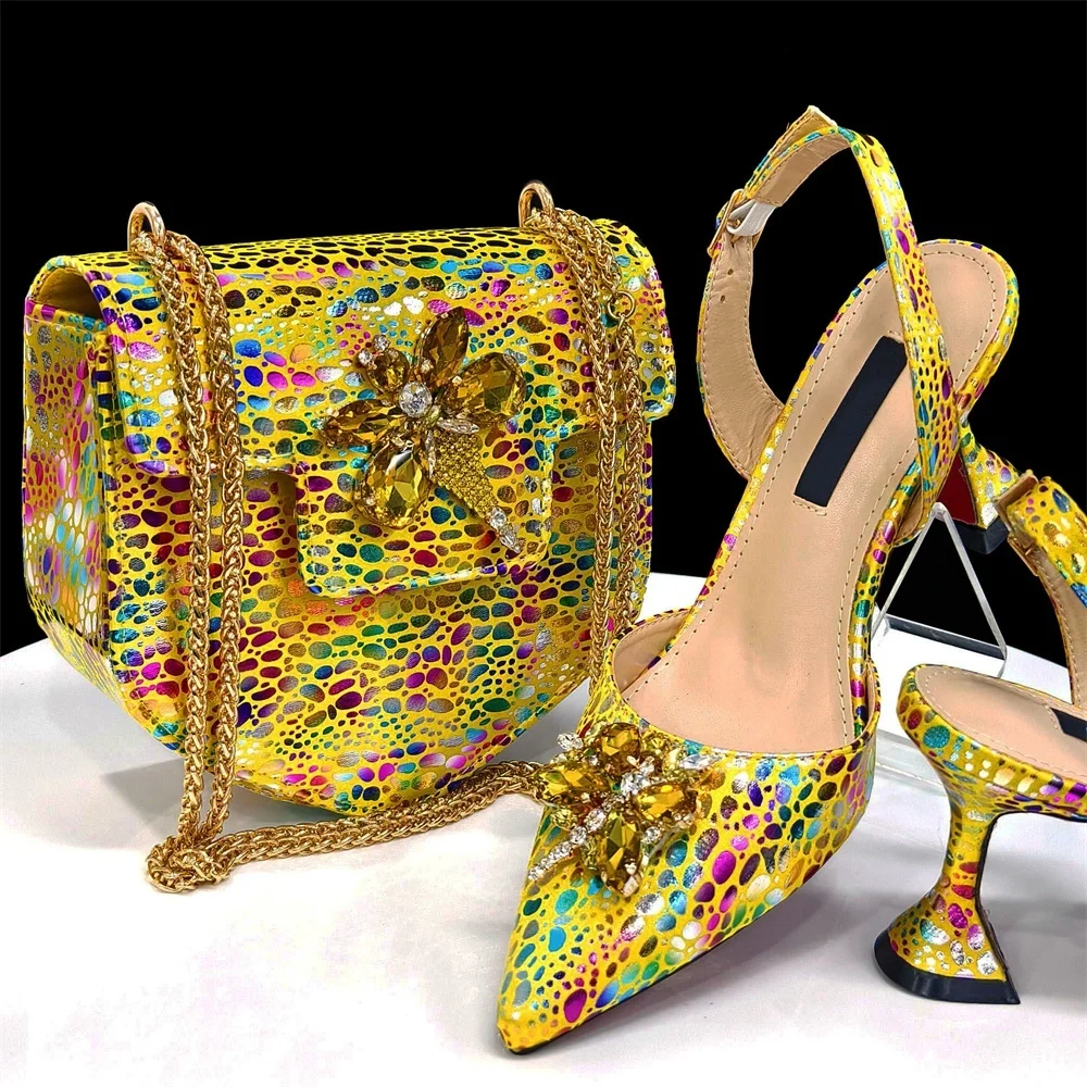 Conjunto de zapatos y Bolsa italianos elegantes decorados con diamantes de imitación para mujer, zapatos de tacón de lujo para verano y bolso para fiesta de noche