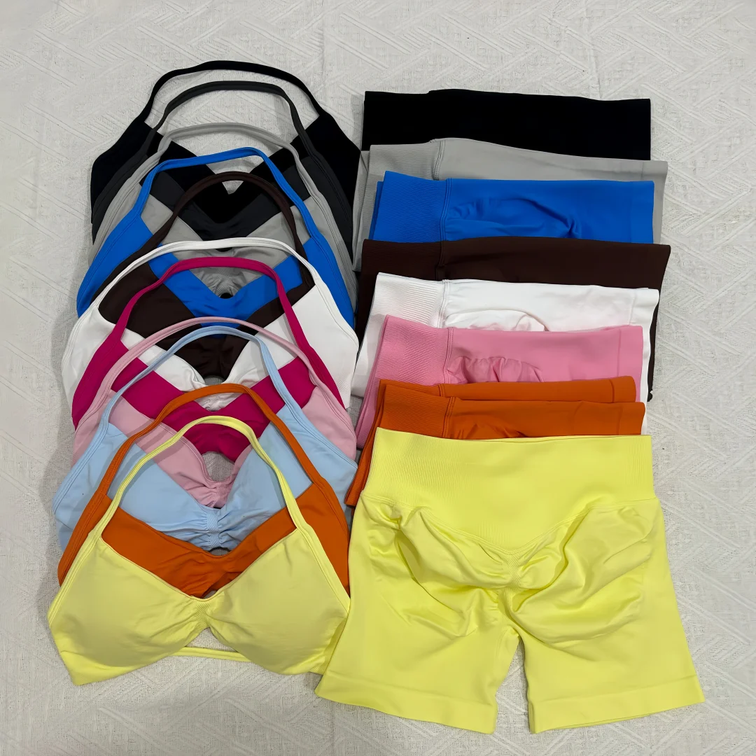 2PCS โยคะชุดสตรีไม่มีรอยต่อ Strappy โยคะ Bra เอวสูงออกกําลังกาย Scrunch กางเกงขาสั้นชุดกีฬาฟิตเนสเสื้อผ้ากีฬา