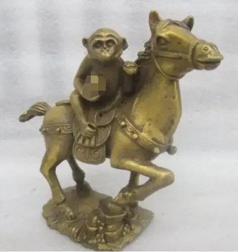 

China's rare copper old manual hammer lucky monkey the statue