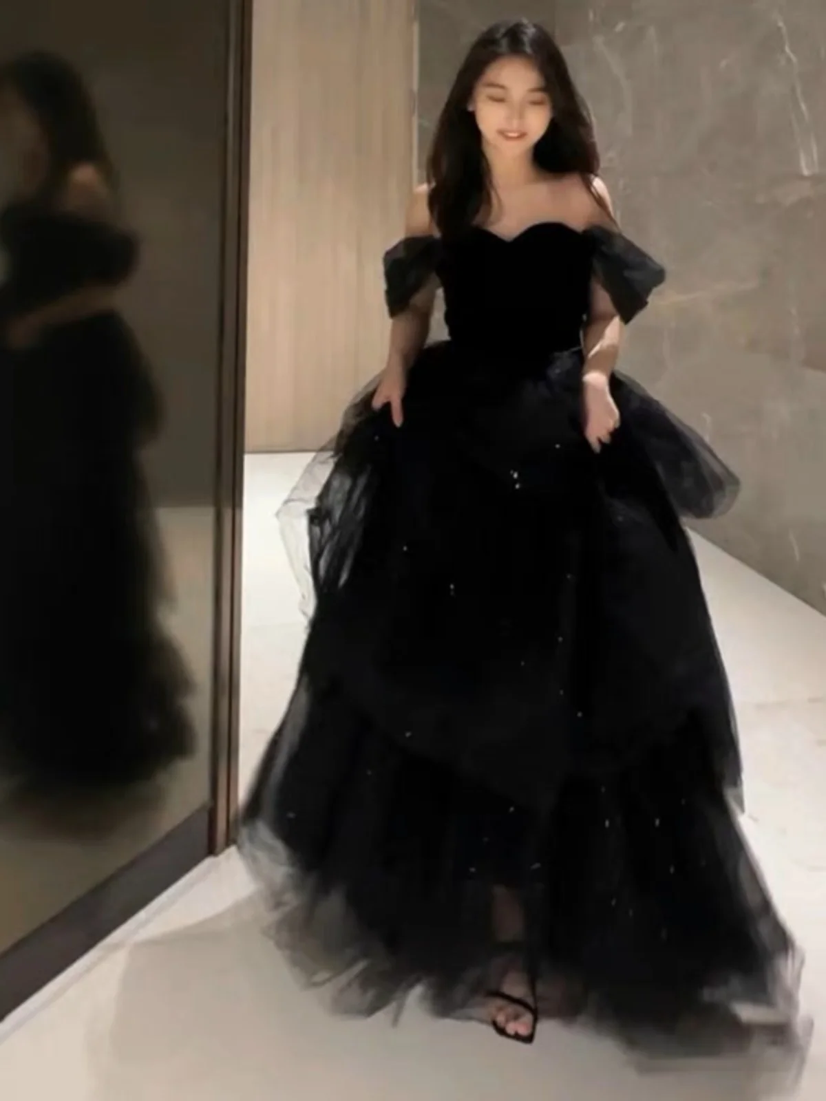 

Ele Bla Evening Gown with Strapl Design for Adult Birthday And Art Exam Performances Full Skirted Ball Dr