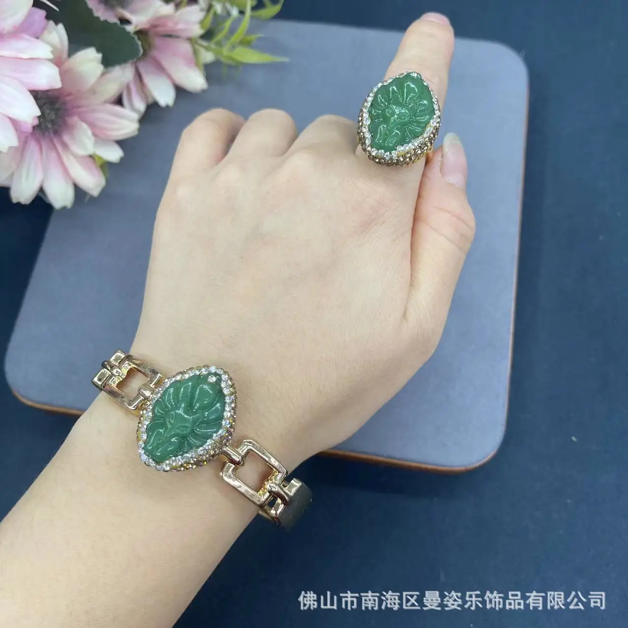 

Ore green Dongling color nine-tailed fox bracelet ring two-piece set, French vintage personalized original ring bracelet