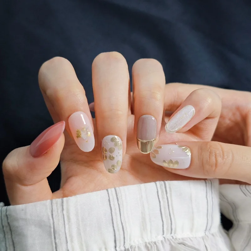 

10PCS Pink Cat Eye Handmade False Nails with Glue Glitter Golden Flower Designs French Press on Nails Short Oval Fake Nail Tips