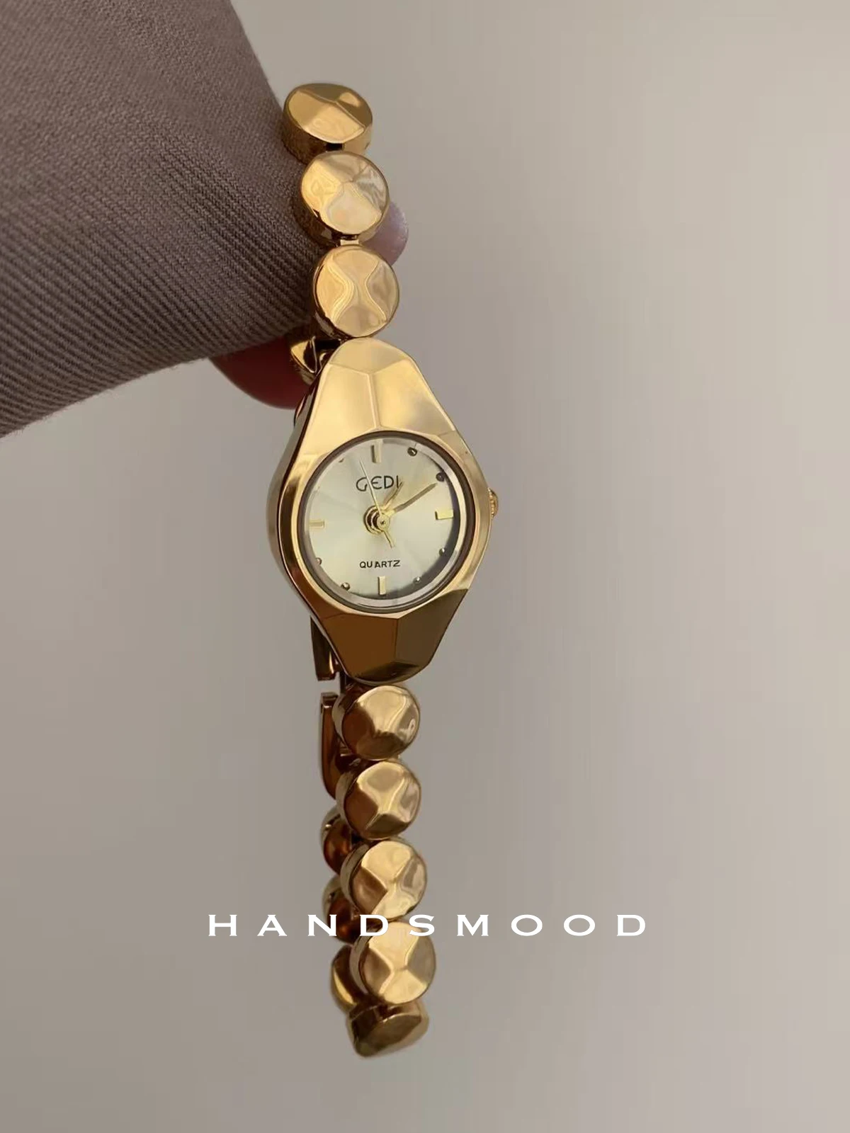 Luxury exquisite high-end gold watch fashionable temperament small gold watch ladies stainless steel watch gift for women