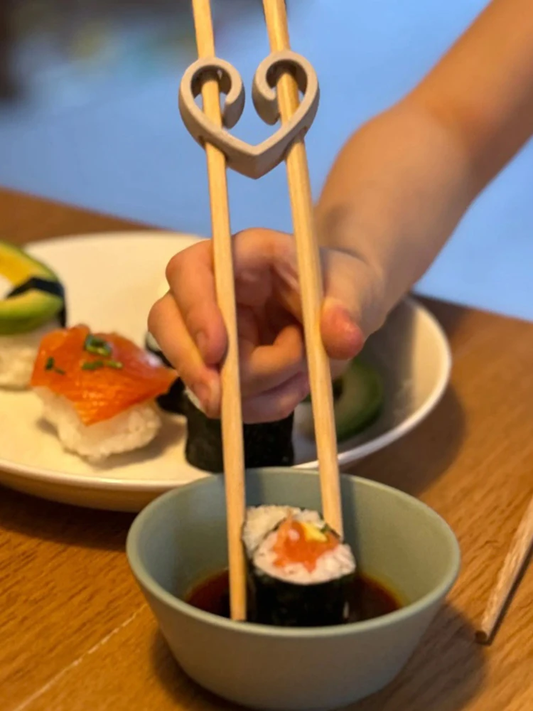 Baguettes réutilisables en forme de cœur, aide à l'entraînement pour adultes et enfants, baguettes antidérapantes, connecteur de charnières, baguettes de pratique portables