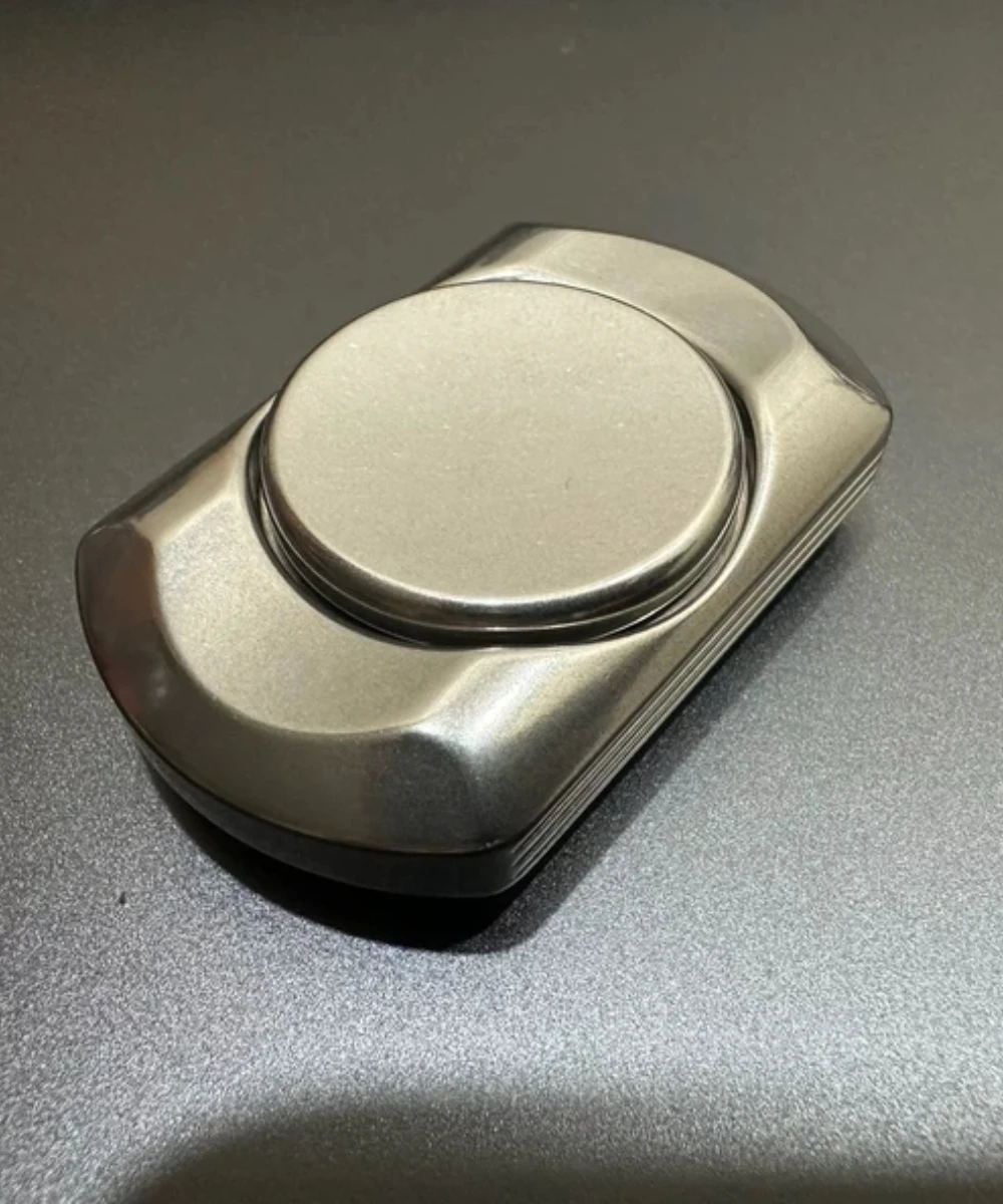 

UQH Unquiet Hands Skyline Pavilion Fingertip Gyroscope