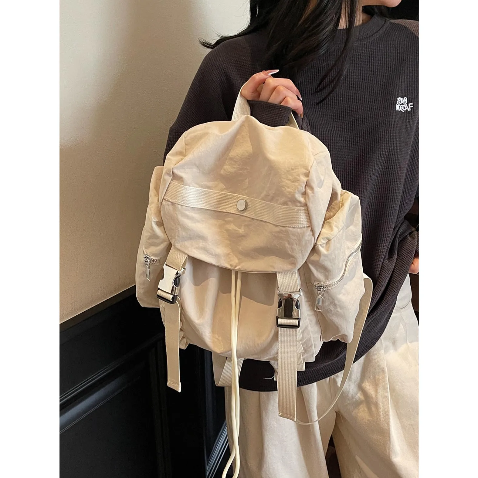 

Sports Nylon New Backpack Large Capacity Travel Outdoor Backpack Men's and Women's Lightweight Travel Versatile Backpack