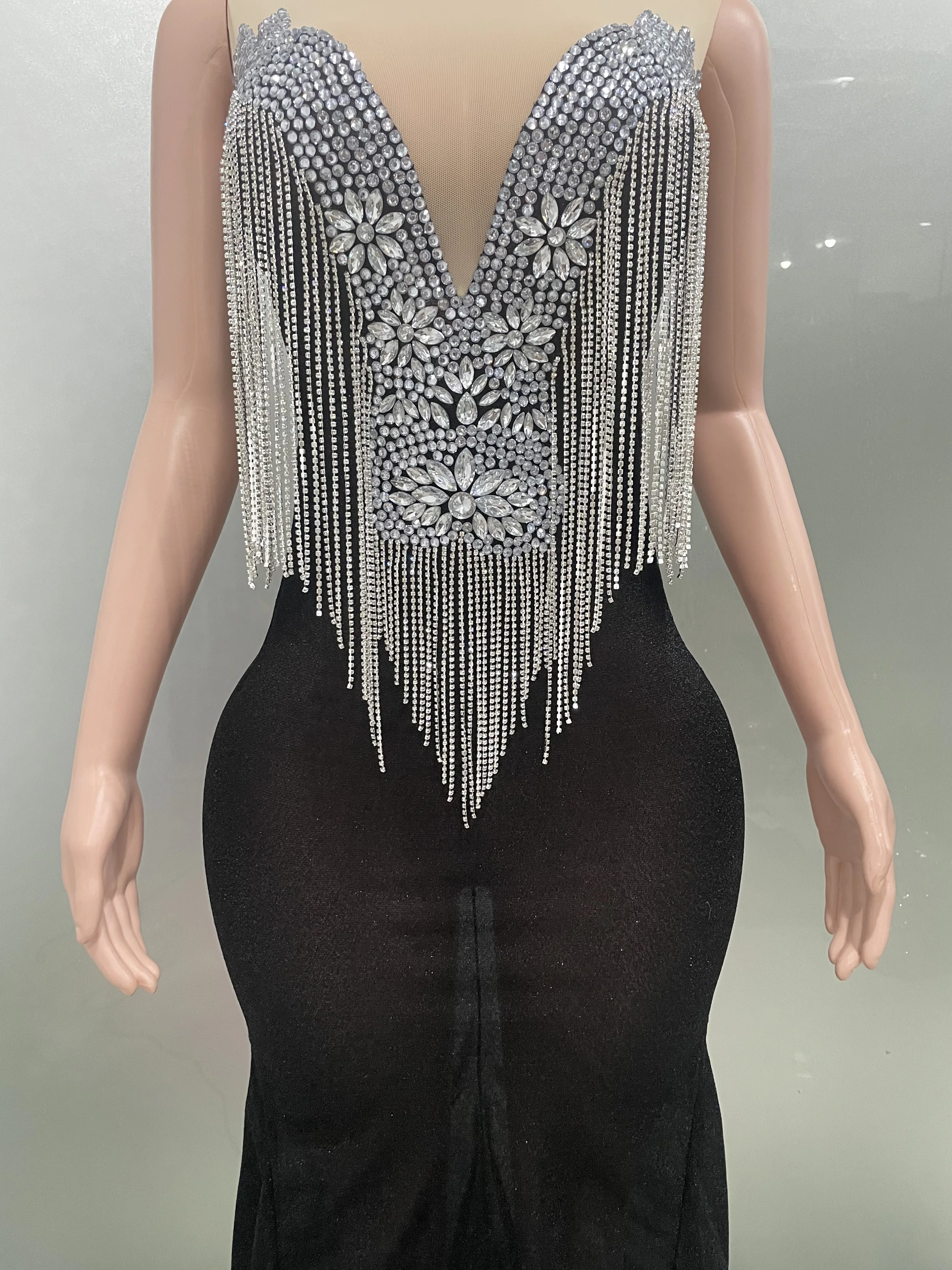 女性のセクシーなスパークリングラインストーンタッセルチェーンセレブマキシドレス高級ウエディングドレス誕生日ステージショーパフォーマンス服