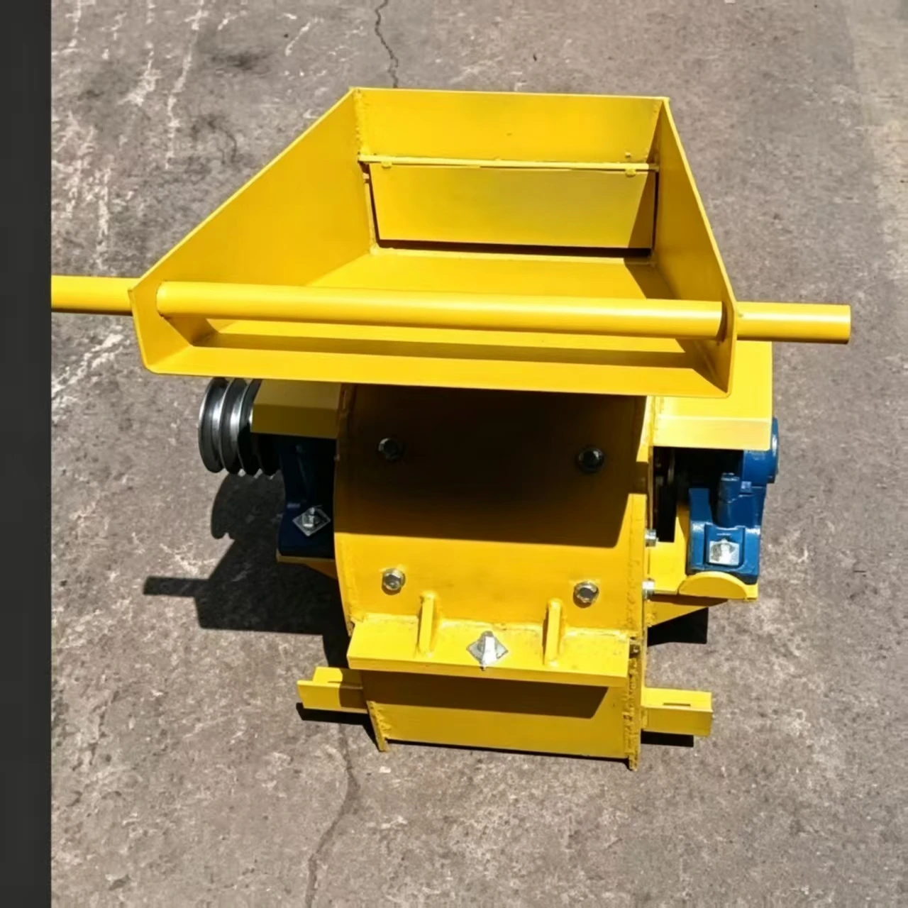 Custom Factory-Made Hammer Sand Crusher AC Motor for Mining Fine Gold Ore Classification Compact Design Fine Output Granules
