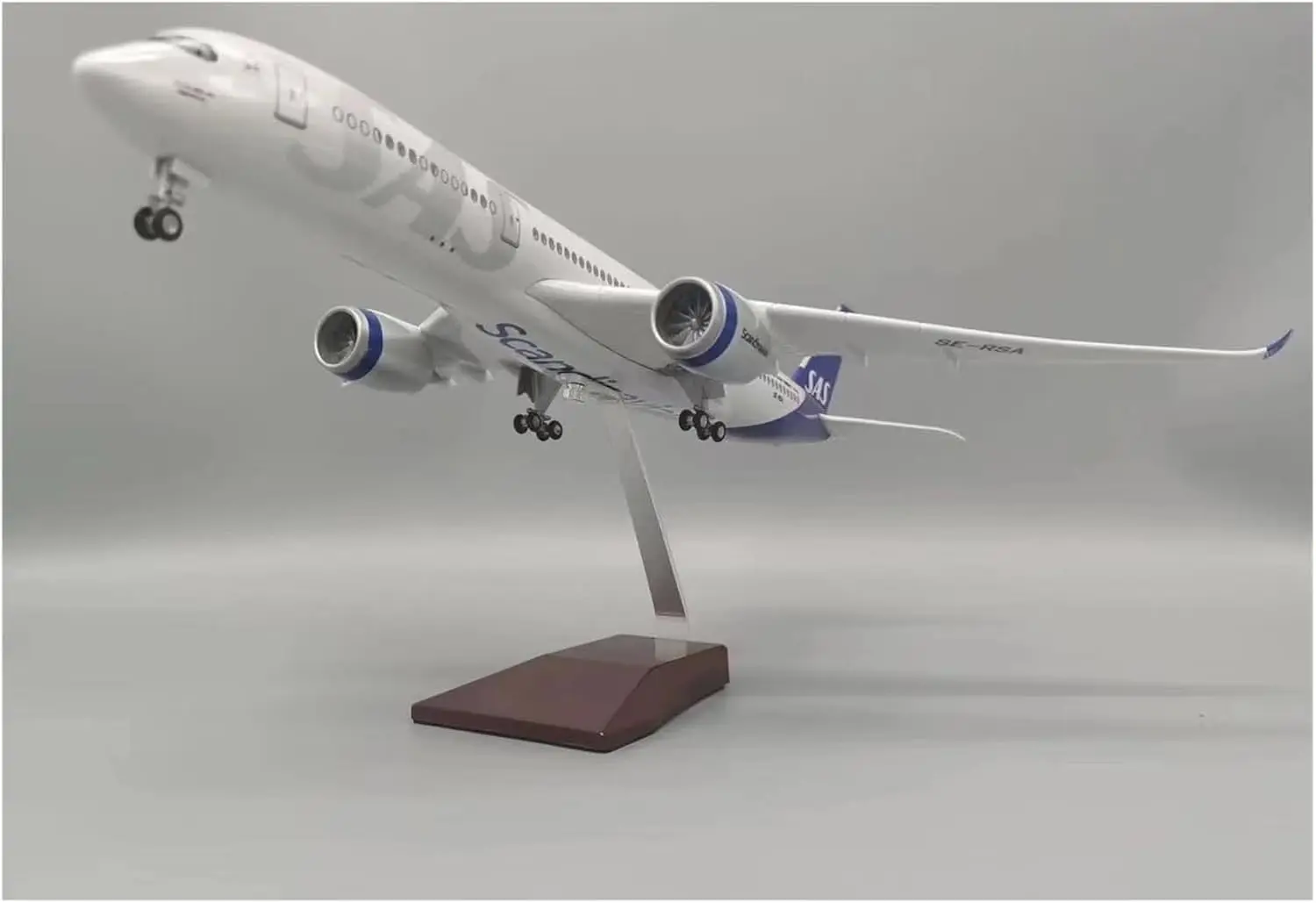 

47CM 1:142 for A350 SAS Airbus LED Light Die-Casting Machine Simulated Scale Aircraft Finished Model Suitable for Display