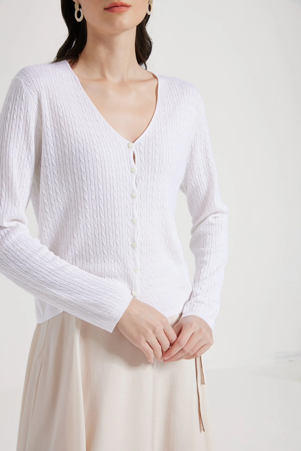 2025 Spring New Women's Solid Color Age-reducing Twist Silk Wool V-neck Knitted Cardigan Lazy Style Fashion Top Wear Thin