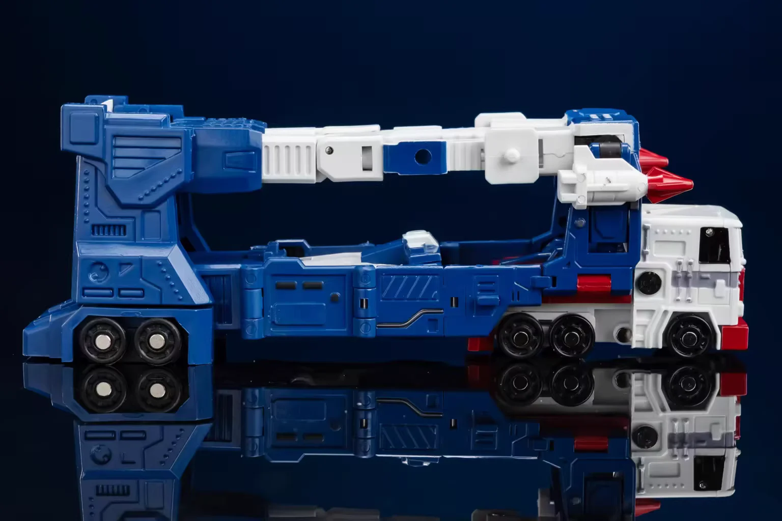 

Transformed Toys MS-B04A Ultra Magnus Repaint Version1.0 Deluxe Painted Edition, Second Brother Tong, Ultra Magnus