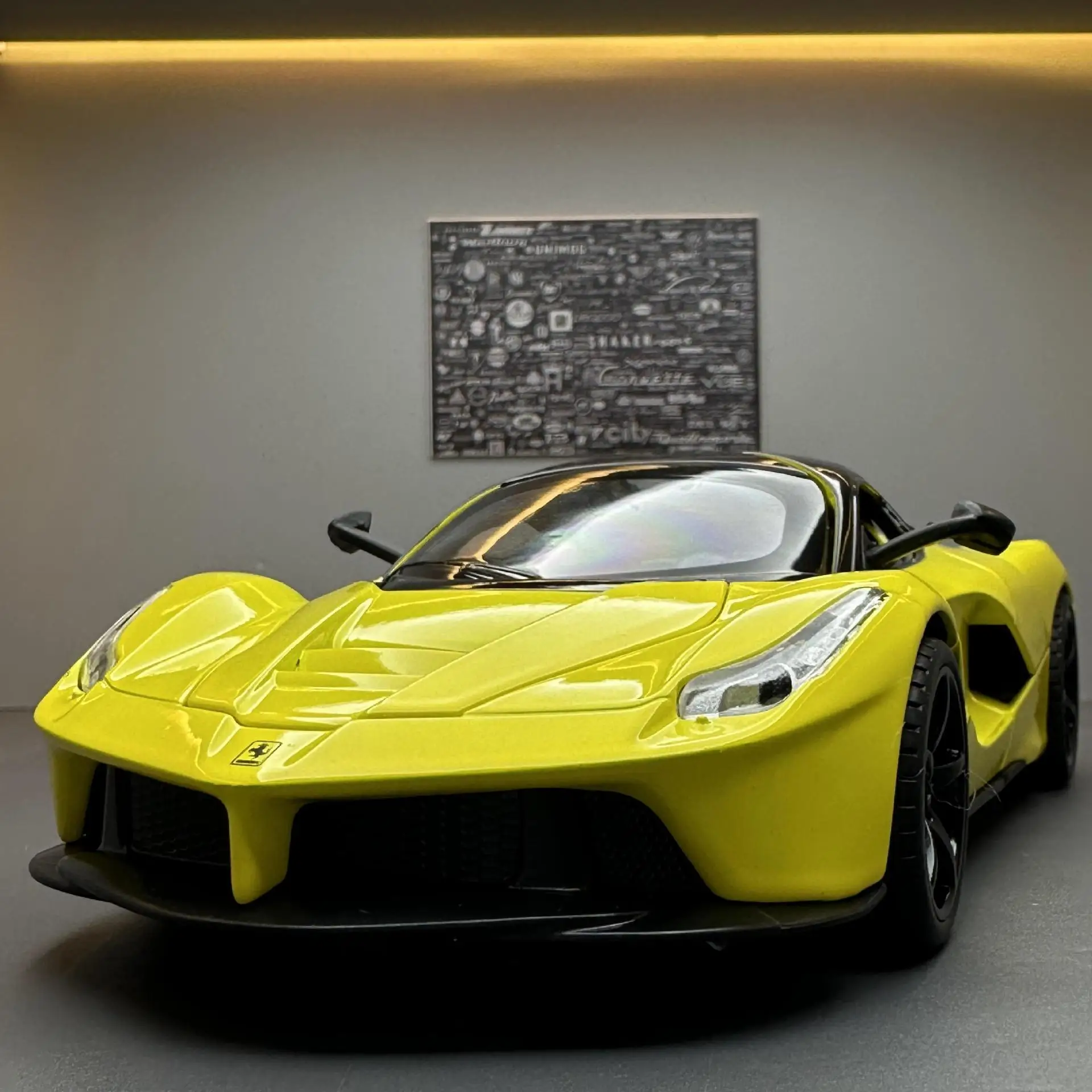 รถสปอร์ตรถของเล่นโลหะเฟอร์รารี่ Laferrari 1:22รถเก็บรวบรวมโมเดลรถยนต์รถของเล่นสำหรับ E181เด็ก