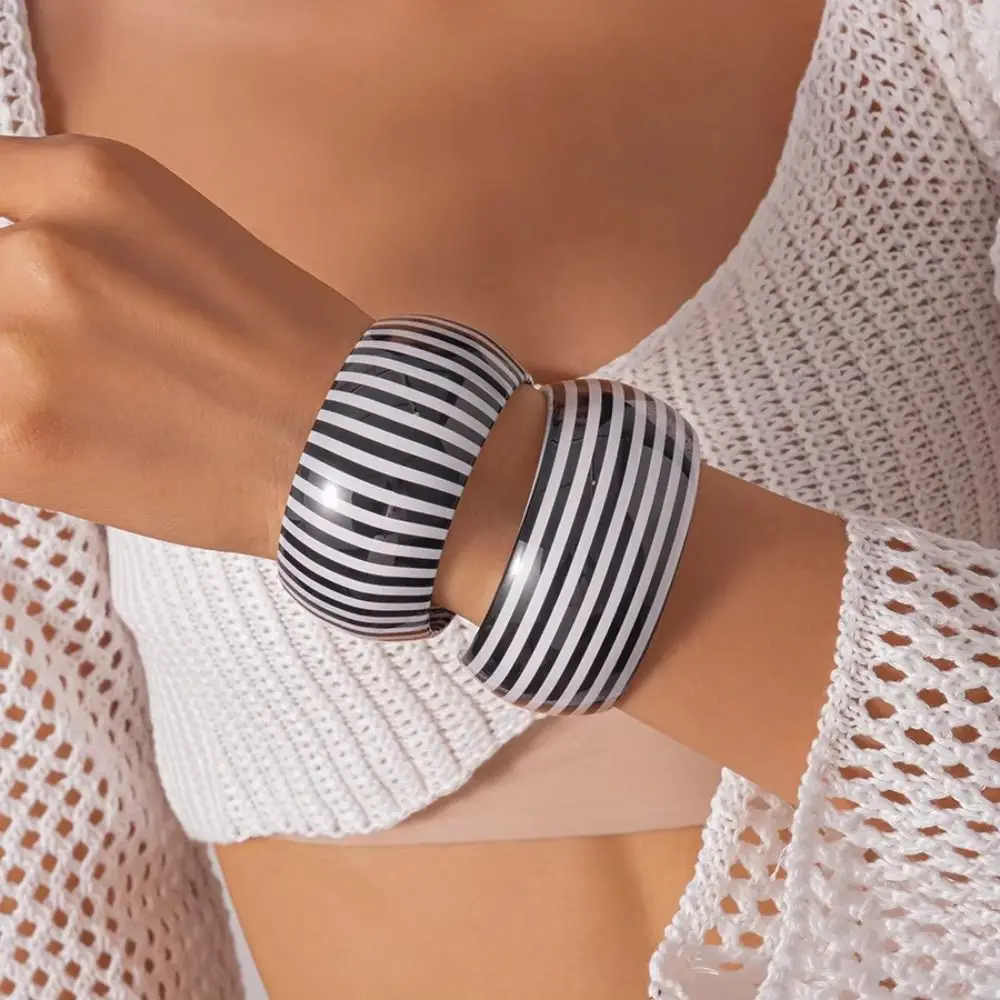 Black-and-White Contrast Striped Bangle Wide Thick Exaggerated Striped Bracelet Opening Acrylic Retro Cuff Bangle