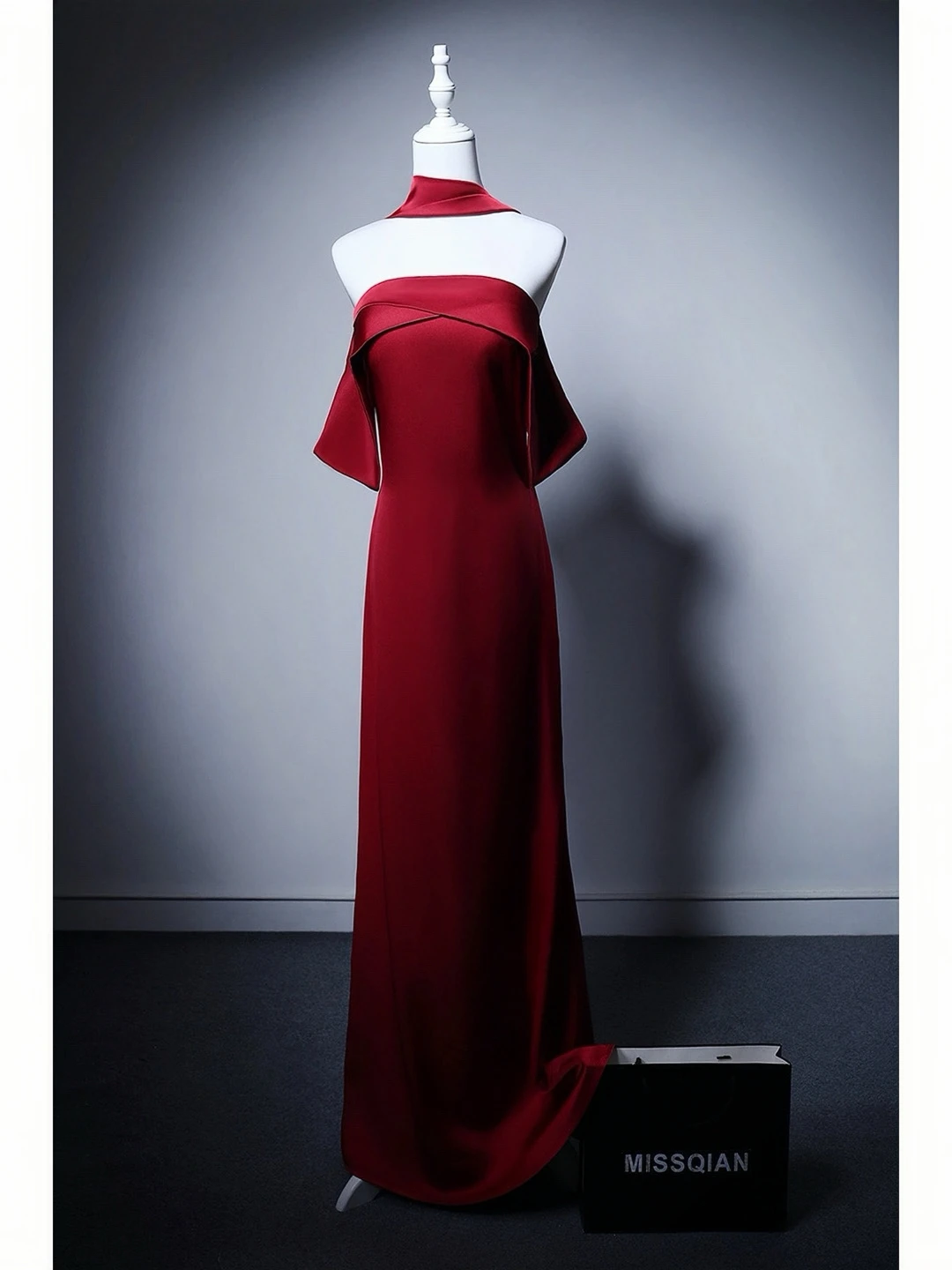 Czerwona Sukienka na Bal Maturalny Syrenka z Dekoltem w Serek, Satynowa, Odkryte Ramiona, Elegancka, Olśniewająca, na Uroczystość Zakończenia Szkoły, Toast, Kostium, Suknia Ślubna, Formalna, Wieczorowa