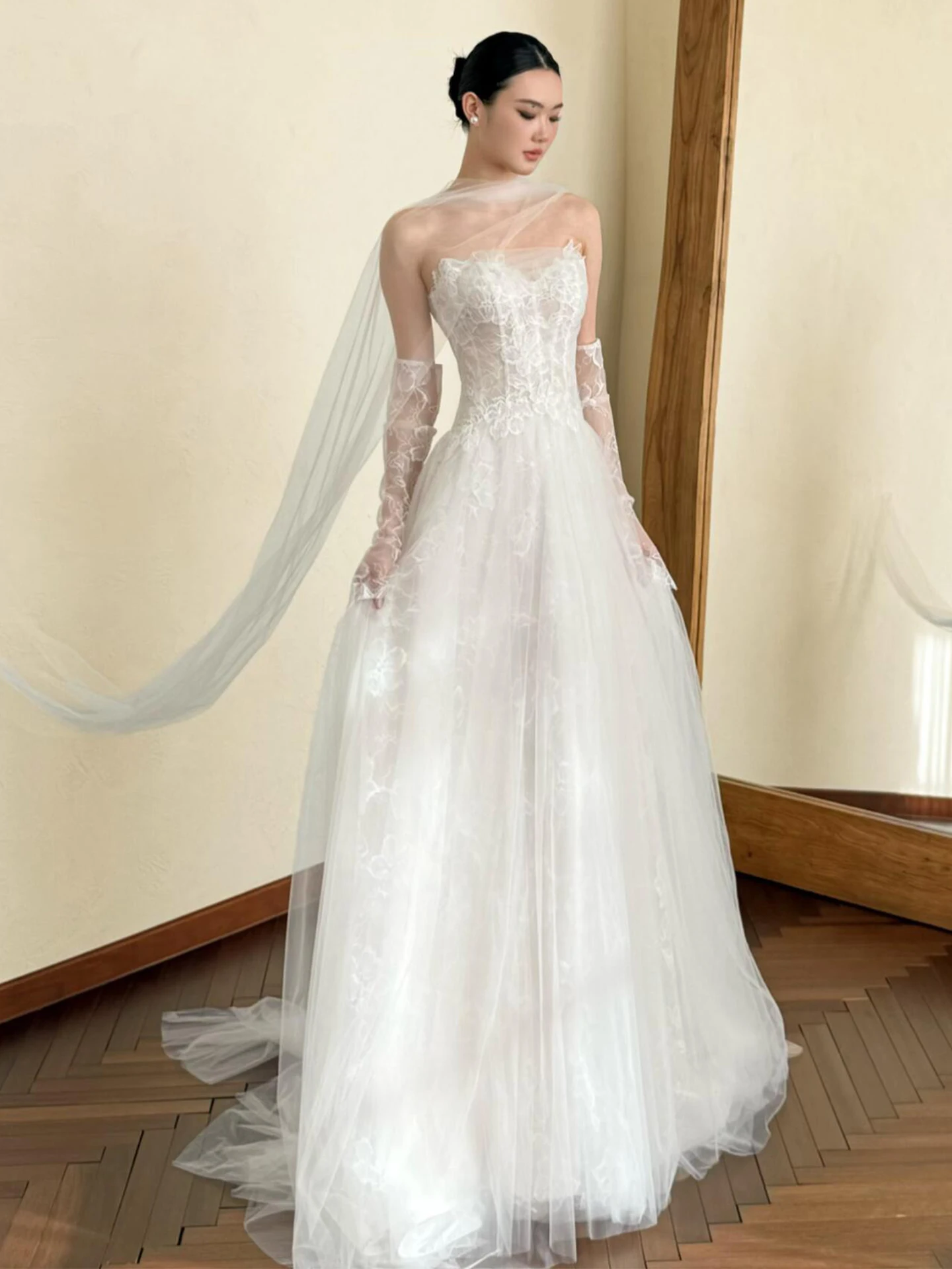 

Retro Style Lace Bridal Gown for Women Wedding Dress with Strap mid Waist Long Skirt No Sleeve Floor Length Gown for Bride