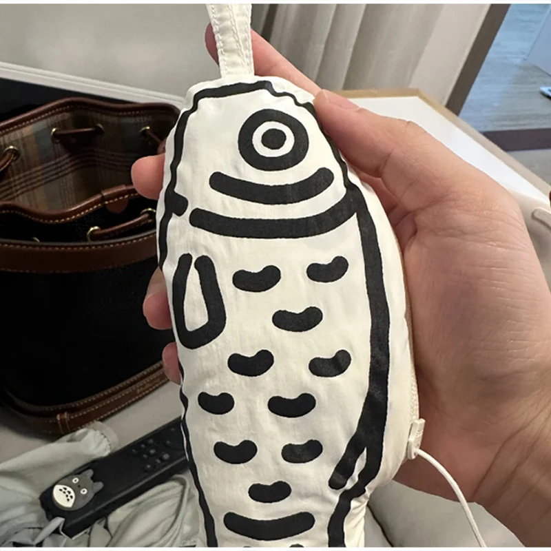 Faltbare, verformbare Handtasche „Fortune Fish“, Taschenanhänger, wasserdichte Schultertasche aus Nylon-Netzstoff, lässige Einkaufstasche für Damen. – Detail 16