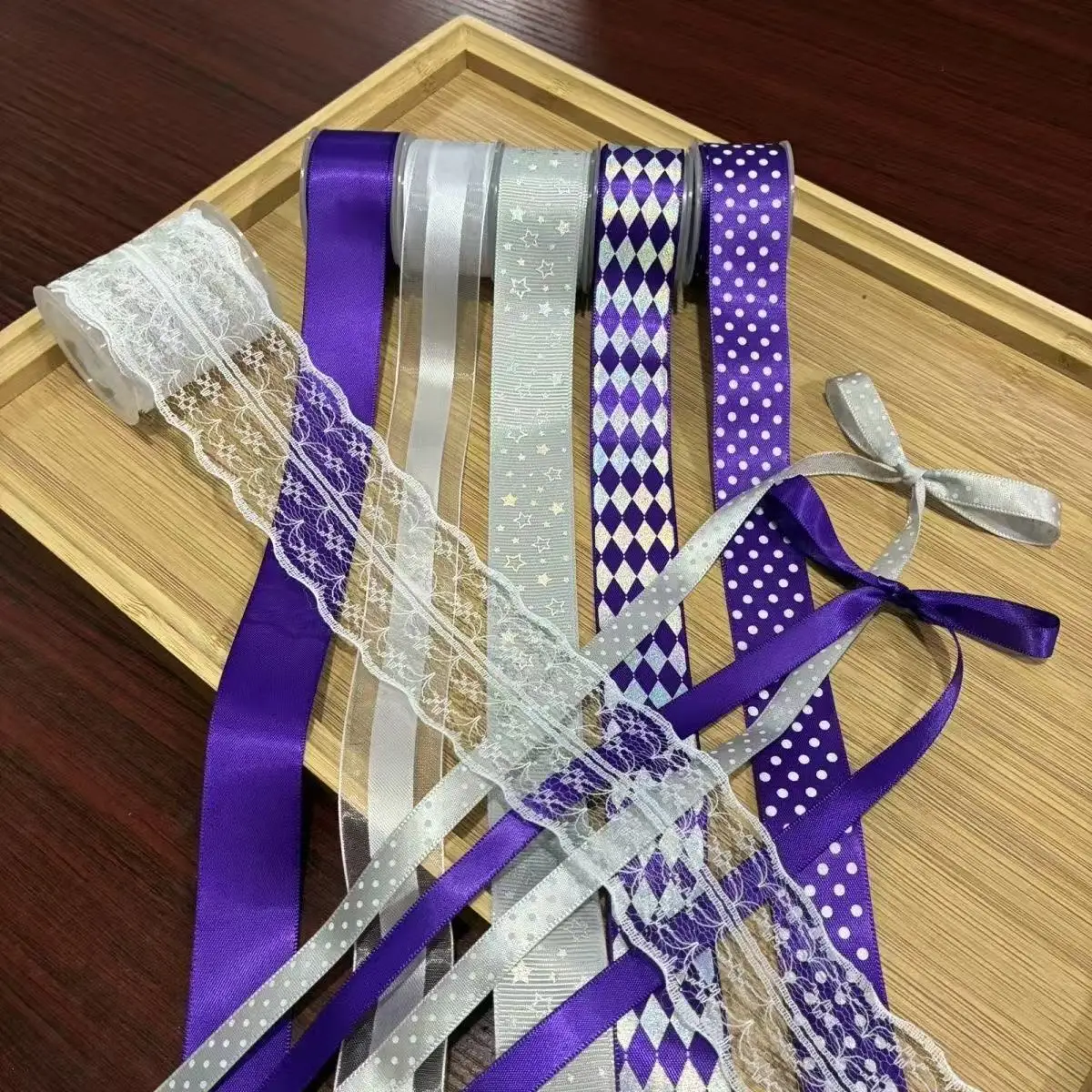8-teiliges Set mit Spitzenbändern in Heißsilber mit Tupfenmuster, Baji-Kombination, handgefertigt, DIY-Haaraccessoires, Schleifenmaterial, Geschenkband – Detail 6