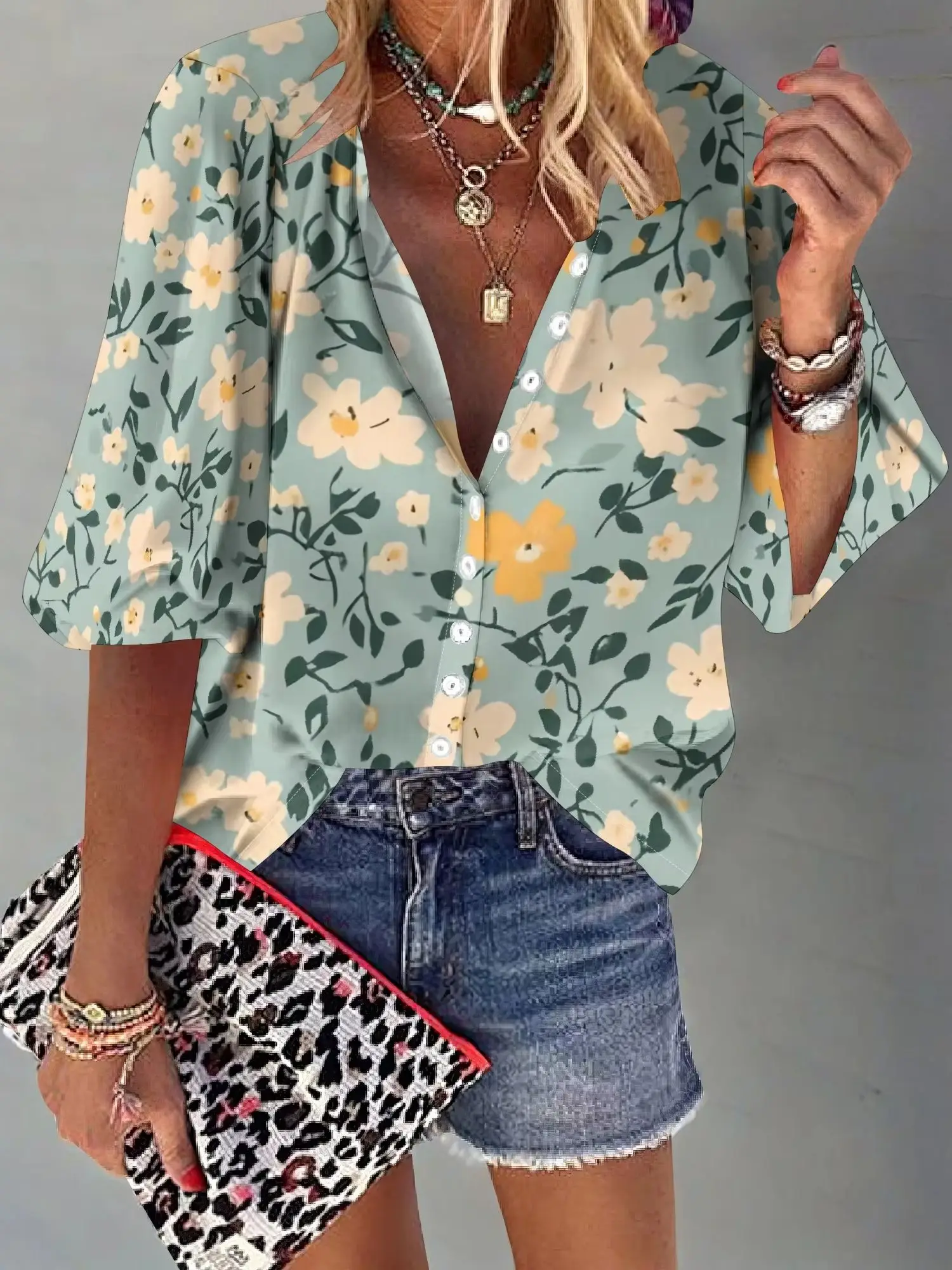 Рисунок 3 - Женская летняя винтажная блузка с цветочной графикой