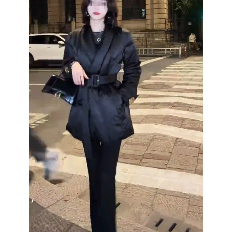 الراقية بيرليسسينت الساتان القطن دعوى المرأة السوداء الخامس الرقبة الدانتيل متابعة الخصر لتبدو ضئيلة ونبيلة مزاجه التنقل السترات